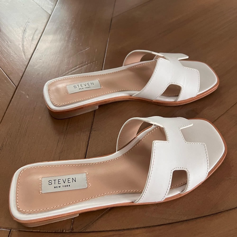 Steve Madden Leather White Sandals size 7 .5 heels